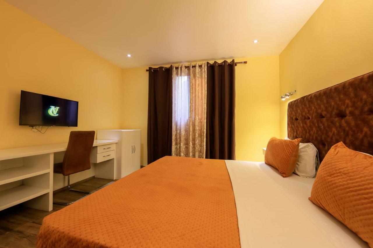 Roses Guest House Kumasi Bagian luar foto