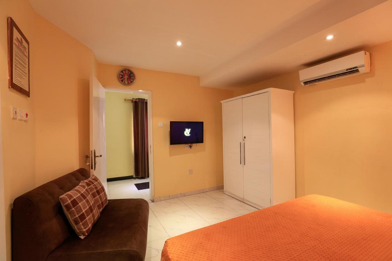 Roses Guest House Kumasi Bagian luar foto