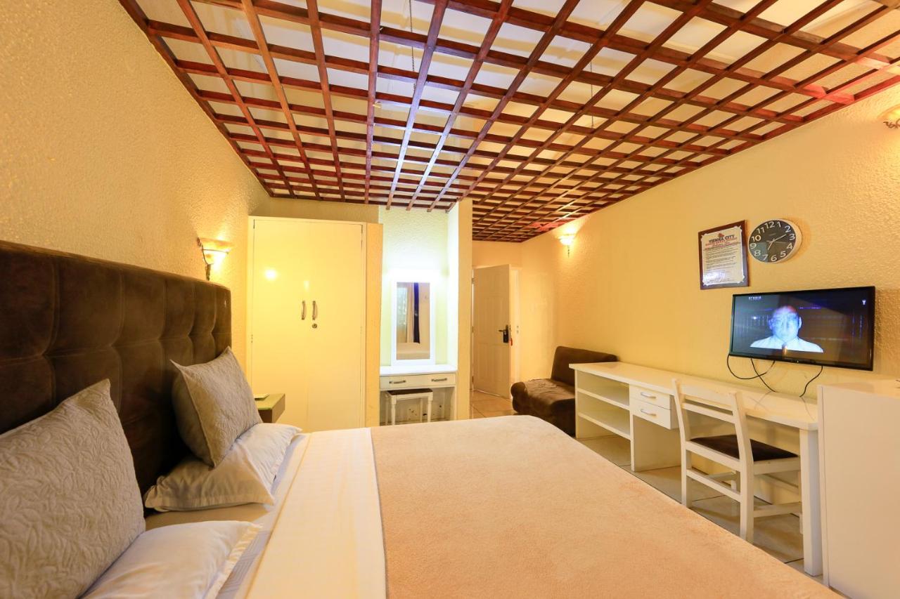 Roses Guest House Kumasi Bagian luar foto