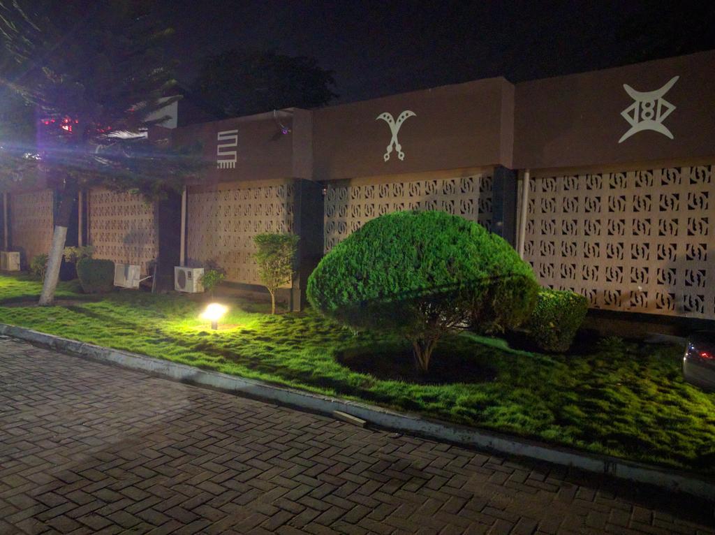 Roses Guest House Kumasi Bagian luar foto