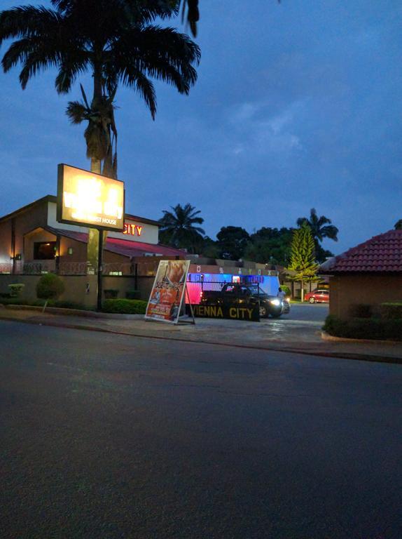 Roses Guest House Kumasi Bagian luar foto